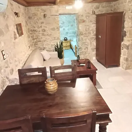 παραδοσιακός λυμπέρη Appartamento *